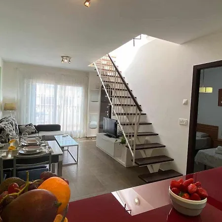 Magnifico Piso De Planta Alta A 200m De La Playa Appartamento